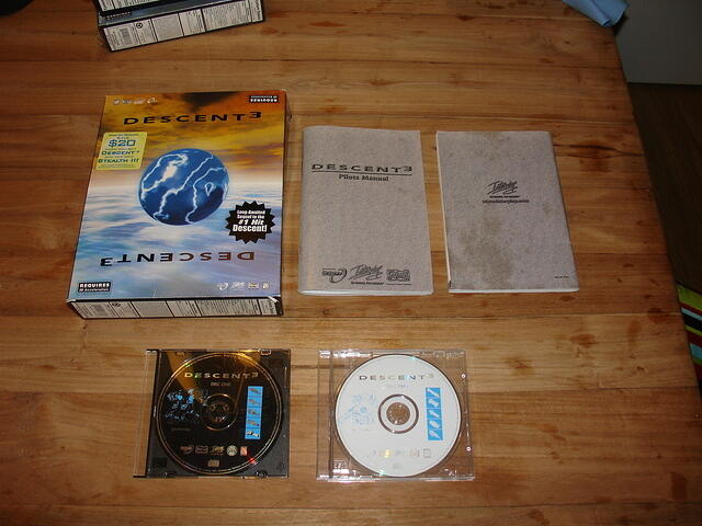 Descent 3 USA Boxed contents + second manual