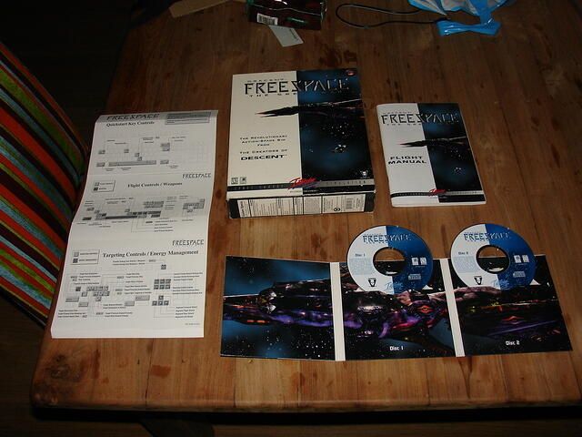 Descent Freespace - The Great War Boxed USA contents top