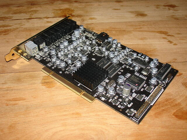 Auzentech Prelude 7.1's Xilinx chip view