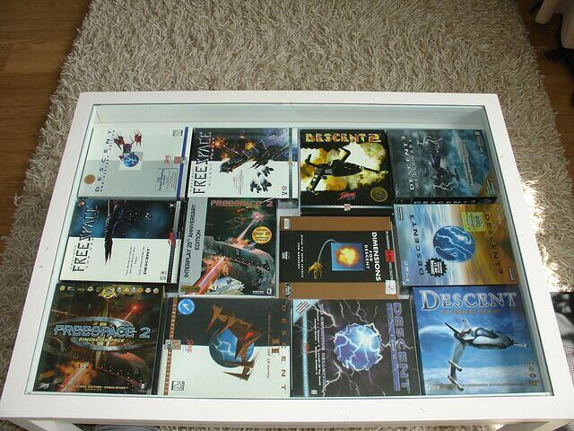 Vitrine Table layout front