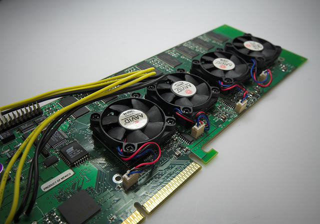 Raff's 3dfx Voodoo 5 6000 AGP 128MB Rev.A 3700 close up.jpg