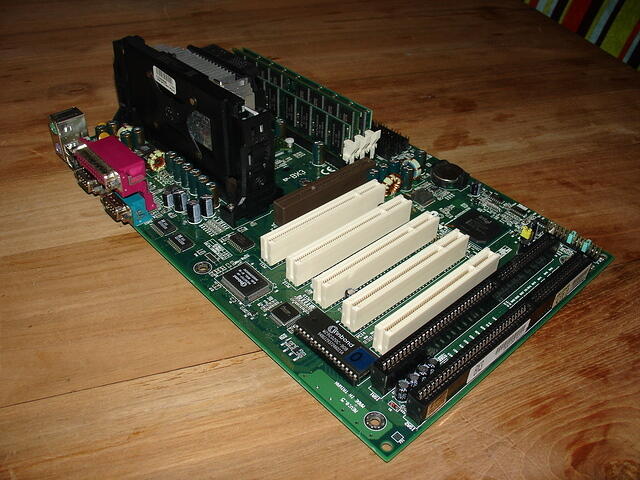 EPoX EP-BX3 + CPU & Ram bottom left