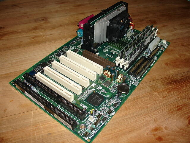 EPoX EP-BX3 + CPU & Ram bottom right