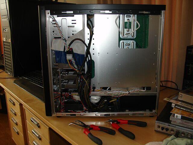 Cable Management of Firefox SMP 2006