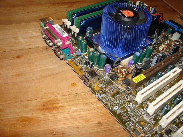 ASUS P4T Rev 1.07 0135 headshot