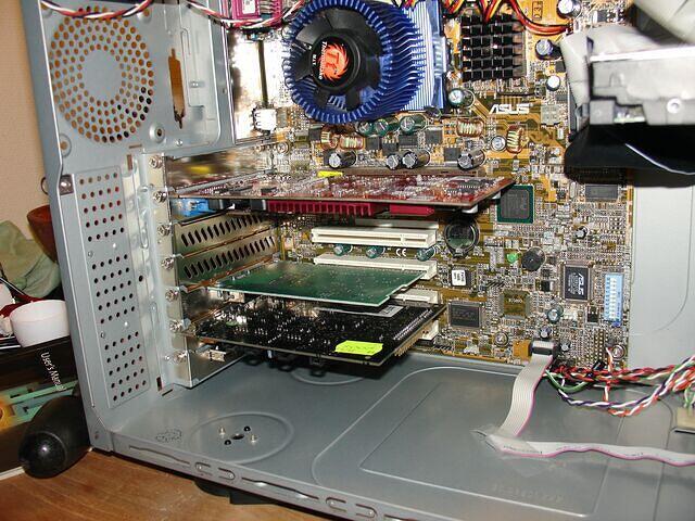 Lian Li Ventilated Slot brackets placed