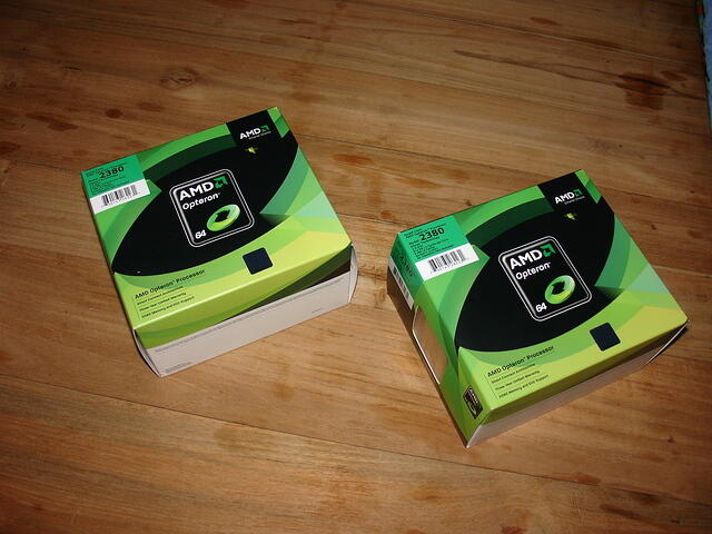 2x AMD OpteronDP 2380 C2 CPU's Boxed Top.JPG