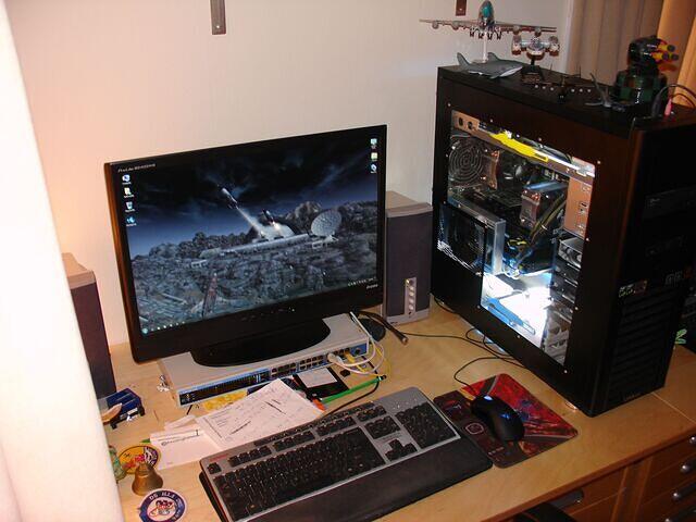 Blue Leader SMP 2009 with 2-Way SLI EVGA GTX 580 SCE's side shot