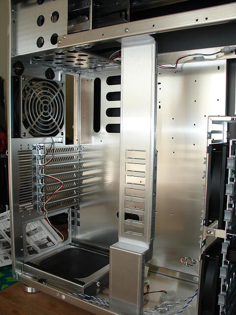 Blue Leader's Lian Li PC-A7010B Motherboard Area Middle, Extra HDD bays in top, PSU bottom.JPG