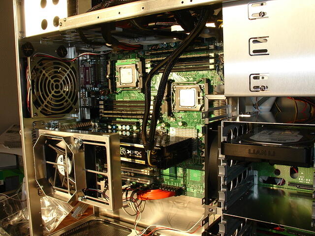 Dual 2380 C2 + 16GB of DDR2-800 & 9800 GX2 XXX Edition.JPG