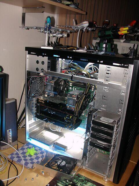 EVGA GTX 480's iN Blue-Leader Lights on!