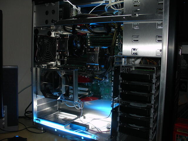 HD 4870 + side fan mod @ night