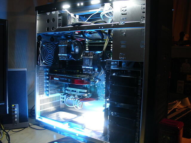 Pine XFX Radeon HD 4870 XXX Edition PCI-E 1GB in Dual 2380 C2 at night