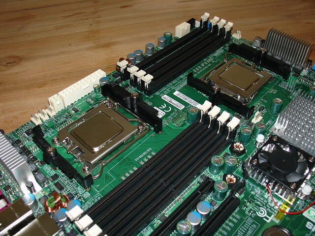 Super-Micro H8DAE-2 + 2380's Closeup CPU's.JPG