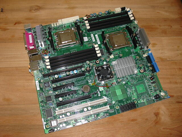 Super-Micro H8DAE-2 + 2380's Top.JPG