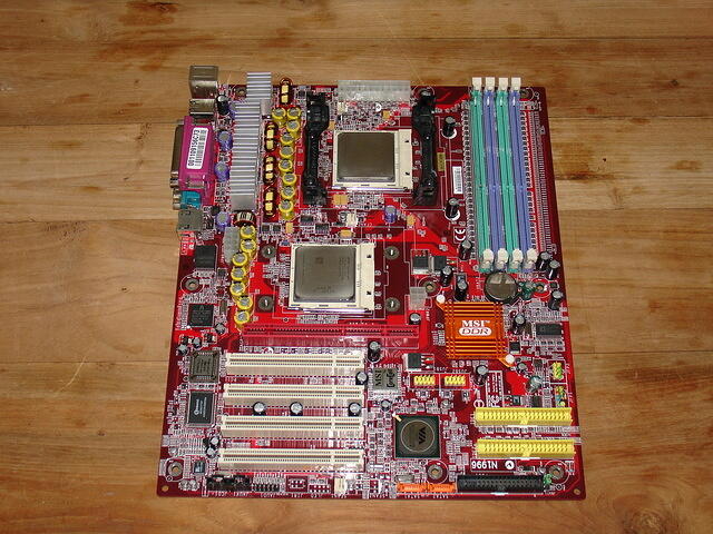 MSI MS-9130 K8T Master2-FAR top