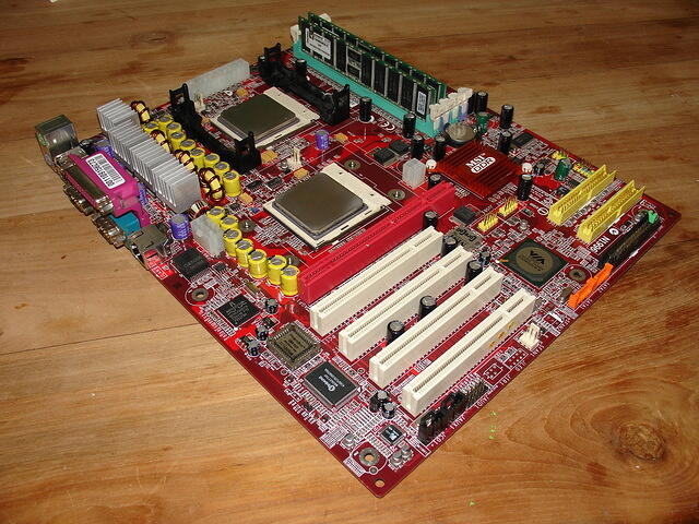Sveta's MS-9130 2x 1GB PC-3200 ECC Reg Kingston Value Ram populated