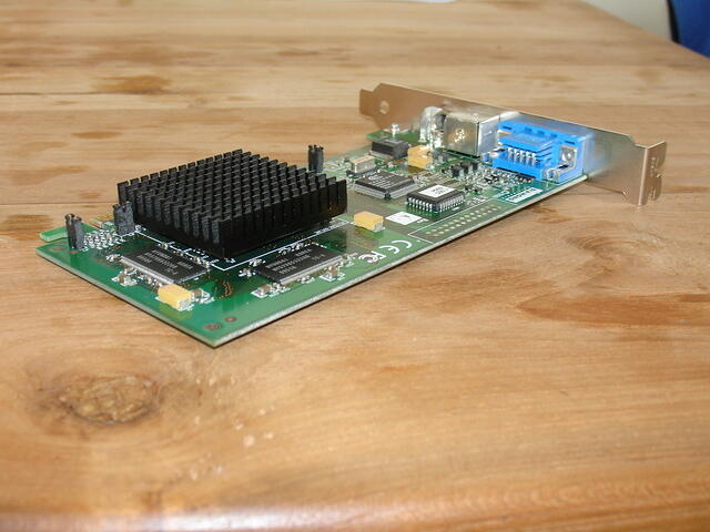 Diamond Multimedia Viper II Z200 AGP 32MB Rev.A 0200 outputs front