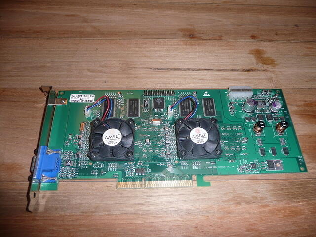 3dfx Voodoo5 5500 AGP 64MB Rev.A 2300 Top.JPG