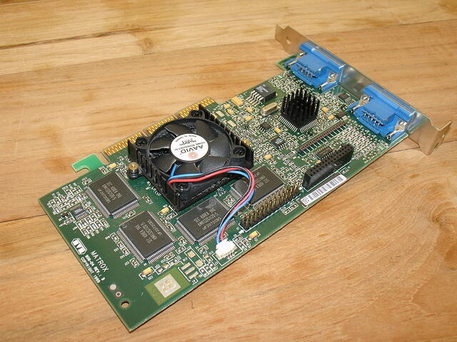 Matrox Millenium G400 MAX AGP 32MB 128Bit SGR Rev.A00 1999 Ram Closeup.JPG