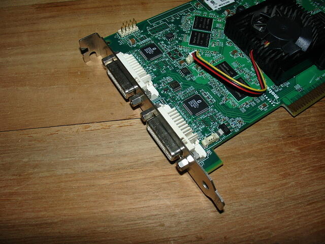 Matrox Parhelia AGP 256MB 256Bit DDR Rev.A 4004 headshot