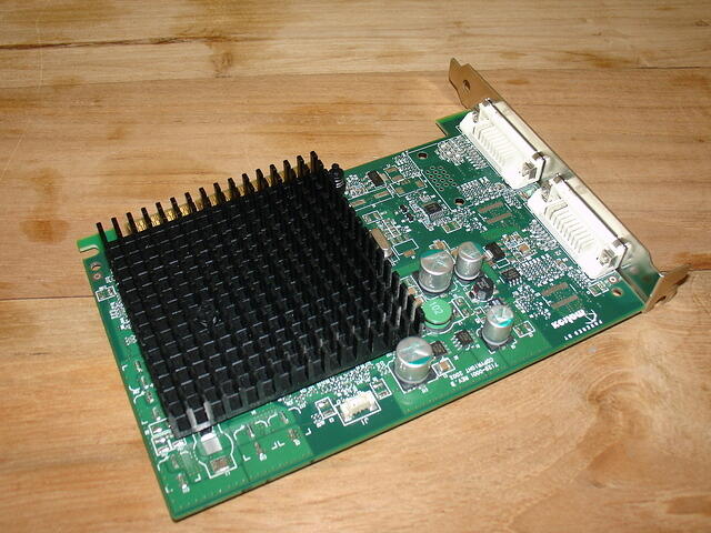Matrox Millennium P650 Parhelia-LX AGP 64MB 128Bit DDR Rev.B 0106 Extra Fan Connector.JPG