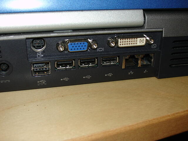 ATi M18 Mobillity Radeon 9800 AGP 256MB 256Bit DDR2 Rev.A1 0510 Outputs.JPG