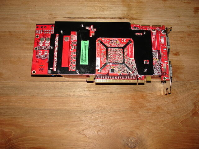 ATi Radeon HD 2900 XT PCI-E 512MB 512Bit GDDR3 Rev.A2 1207 Rear.JPG