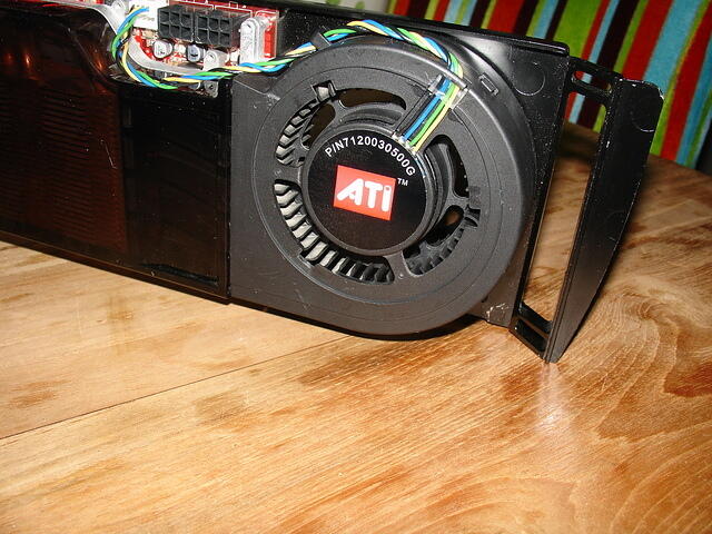 HD 2900 XTX 512's fan cover removed, revealing extra intakes