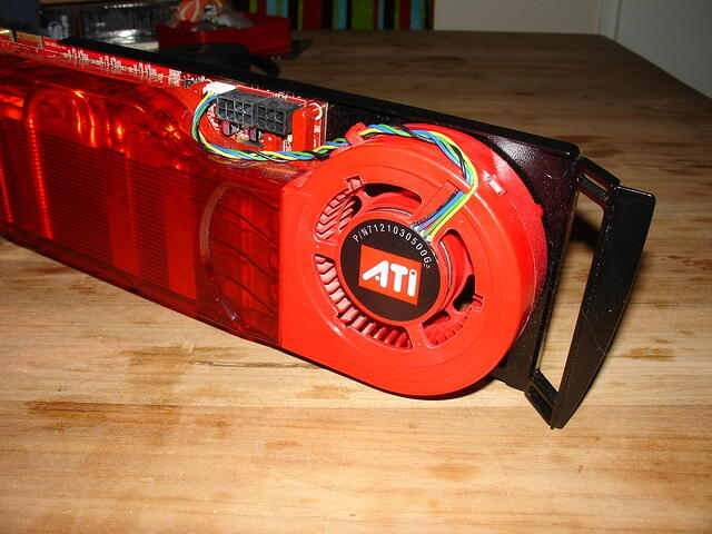 HD 2900 XTX 1024 Rev.A1 0705 fan lid removed c