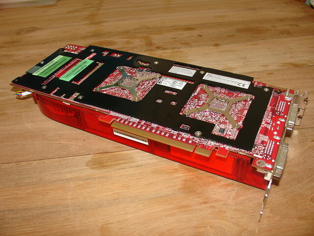 R680 NQS Rear PCI-E Connector.JPG