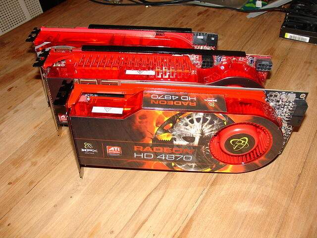 RV770 - R680 - R600 Front CFX Connectors.JPG