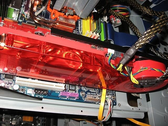 HD 2900 XTX Rev.A12 0646 in Bull's Test system power connector closeup