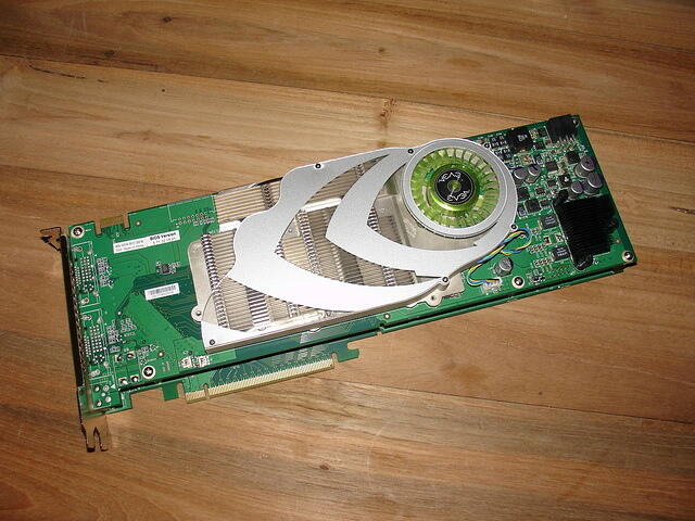 eVGA GeForce 7900 GX2 Rev.A02 1506 Top.JPG