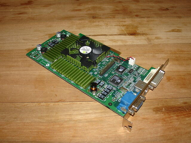 GF3 Ti500 VESA connector top