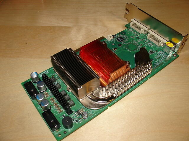 Gainward GF 6800 UE Copper GPU Heatsink + Alu Ramsink Rear Top Angled.JPG