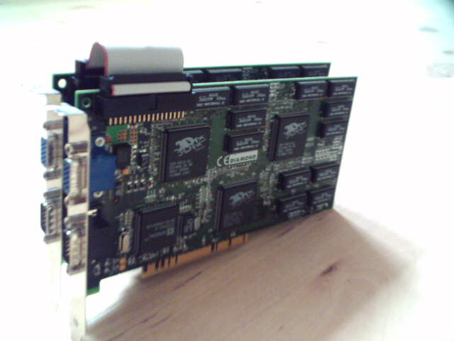 Diamond  - Monster 3D II SLI (1)