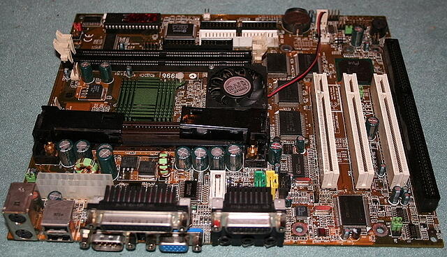 MSI MS-6168 with Voodoo3 Onboard