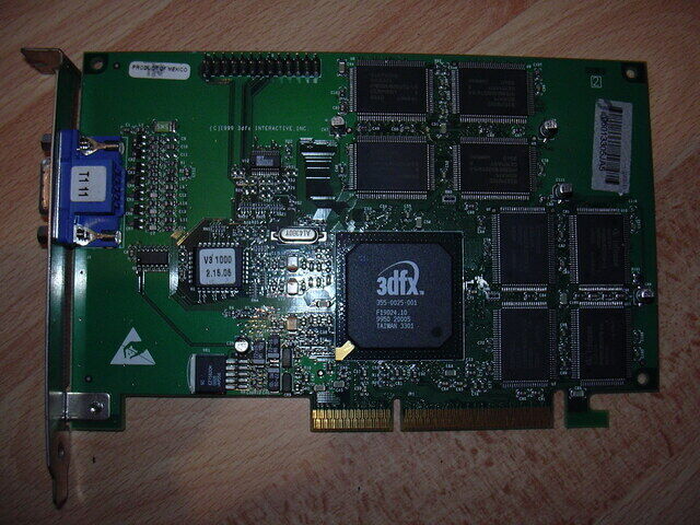 Compaq Voodoo 3 1000 w/ 2 RAM Chips by Infineon, 6 RAM Chips by Siemens